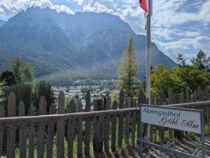 Gasthof mit dem Blick auf die Berge